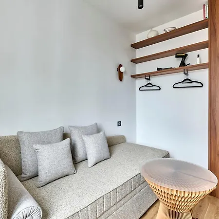 Appartement Idéal- Métro 11 5 9 8 Et 3 *